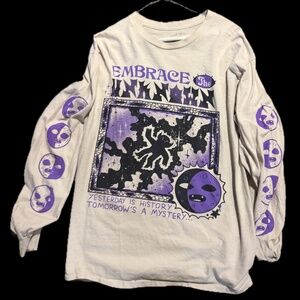 Graphic Tee Long sleeve shirt in White and Purple